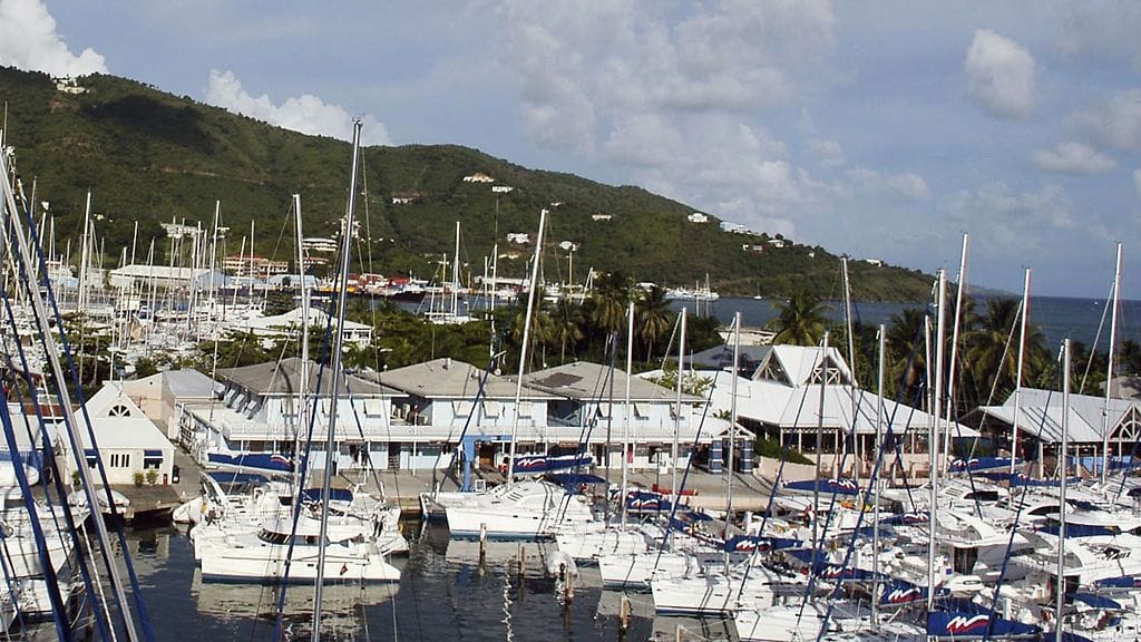 Suurella osalla tietovuodossa paljastuneista yrityksistä on tili Brittiläisillä Neitsytsaarilla. Kuva Neitsytsaariin kuuluvasta Tortolasta.