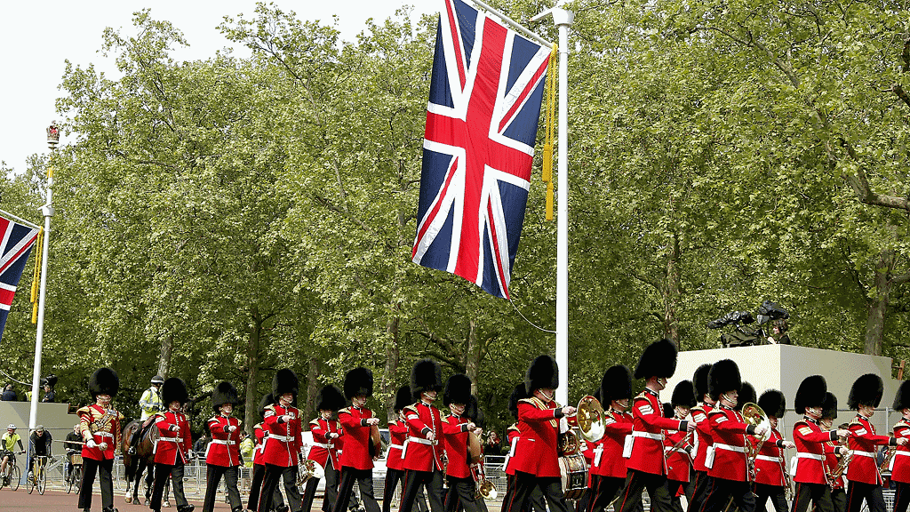 Häät sulkevat käytännössä koko Lontoon keskustan. Juhlallisuuksia seuraamaan odotetaan satoja tuhansia.