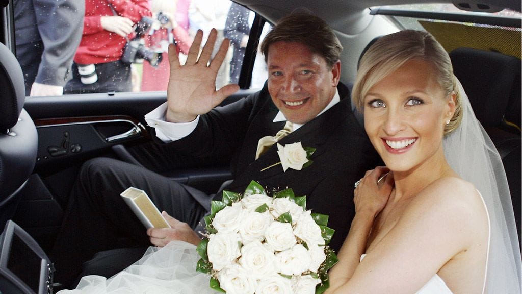 NHL-kiekkoilija Jari Kurri vihittiin Vanessan kanssa Porvoossa vuonna 2004.