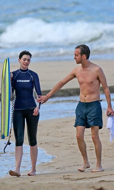 Anne Hathaway loukkasi jalkansa Hawaijilla