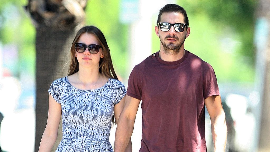 Shia LaBeouf tyttöystävänsä Mia Gothin kanssa.
