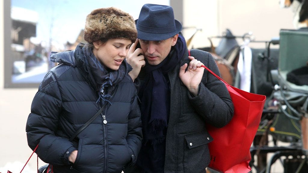 Monacon Charlotte ja puoliso Gad Elmaleh Sveitsin Gstaadissa.