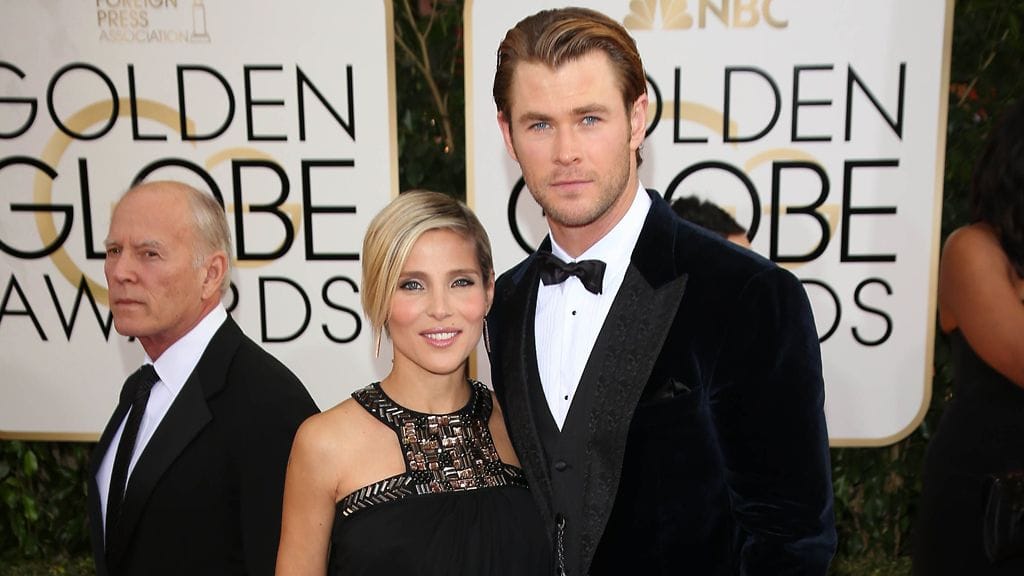 Upea pari loisti punaisella matolla.