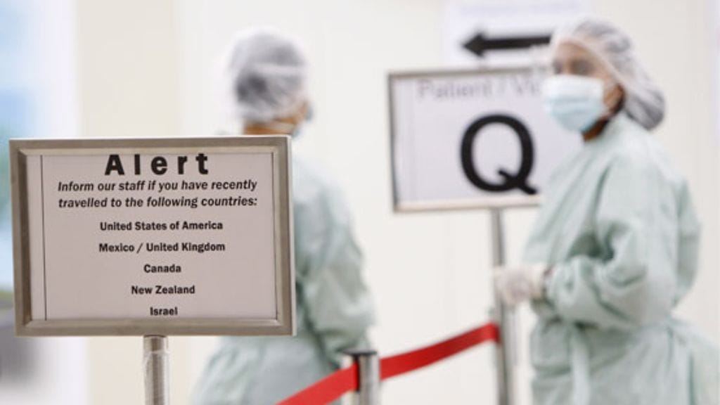 Sikainfluenssan tartuntaepäilyjä tutkittiin singaporelaisessa sairaalassa 28.4.2009. (EPA)