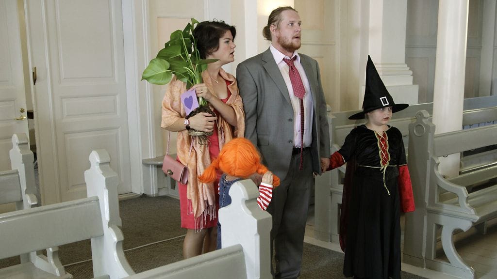 Pitääkö mun kaikki hoitaa -elokuvan pääosissa nähdään Joanna Haartti ja Santtu Karvonen.