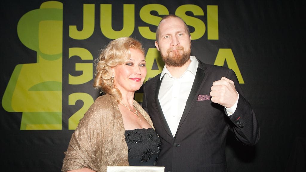 Outi Mäenpää ja Palefaceb Jussi-gaalassa