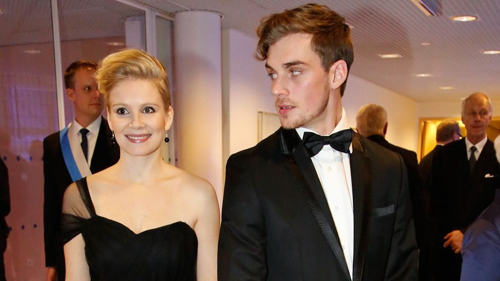 Pamela Tola ja Lauri Tilkanen edustivat yhdessä itsenäisyyspäivän vastaanotolla vuonna 2013.