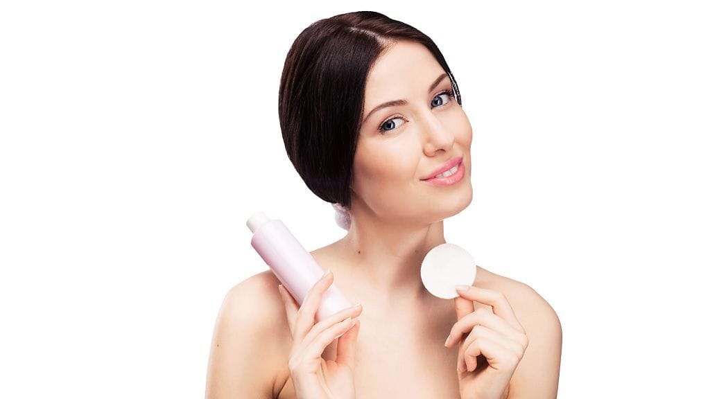 Kasvovesi viimeistelee puhdistuksen.