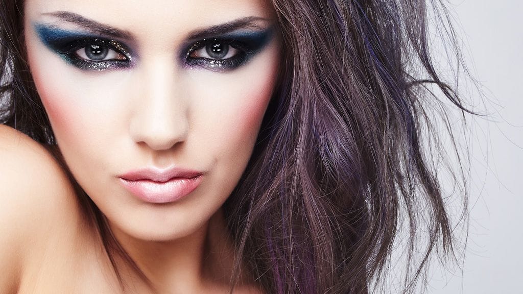 Päivämeikki on kevyempi ja raikas.