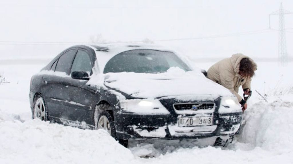 Ruotsiin on satanut poikkeuksellisen sääilmiön vuoksi harvinaisen suuri määrä lunta. Kuvituskuva.
