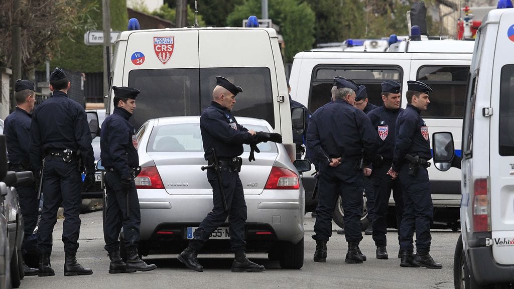 Televisiolähteiden mukaan Ranskassa seitsemän ihmisen surmaamisesta epäilty mies on pidätetty.