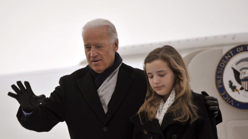 Varapresidentti Biden otti Euroopan kiertomatkalle mukaan lapsenlapsensa