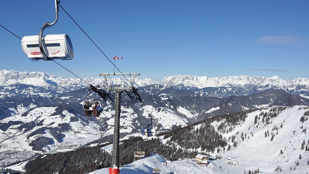 Tuolihissi Wagrainin hiihtokeskuksessa Itävallan Alpeilla 18. tammikuuta 2012.