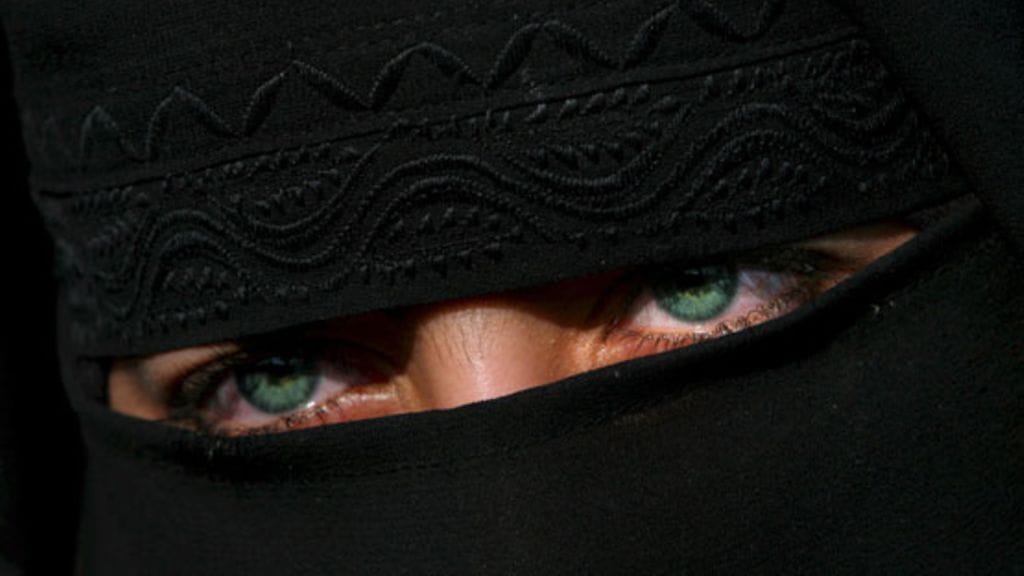 Saudi-Arabiassa on tiukat lait liittyen miesten ja naisten väliseen vuorovaikutukseen.