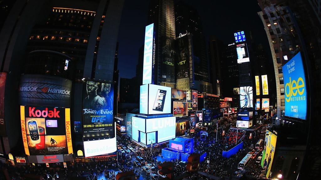 Lumia 900 -älypuhelin tänään virallisesti myyntiin Yhdysvalloissa.