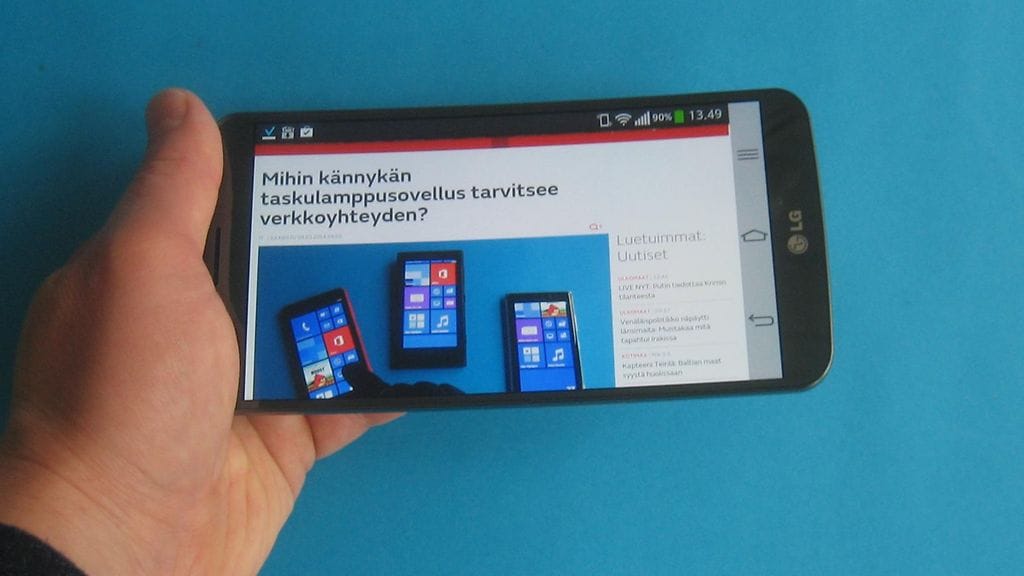 LG G Flex -kaarevalla näytöllä varustettu Android-puhelin
