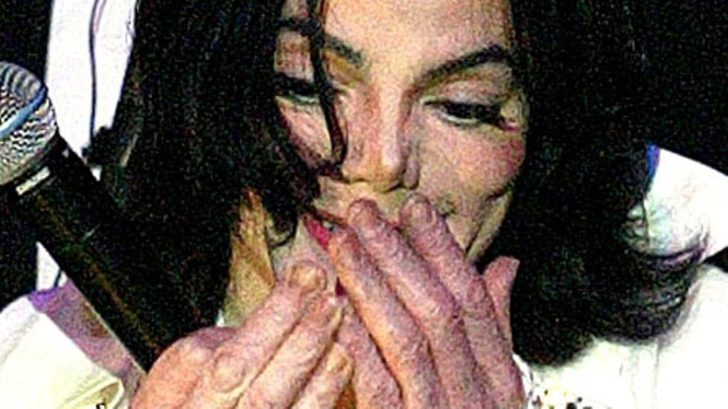 Michael Jackson 45-vuotissyntymäpäivillään 30.8.2003 Orpheum -teatterissa Los Angelesissa. Kuva: Epa