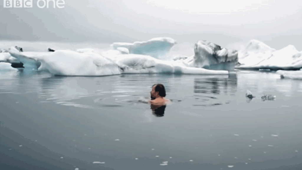 Wim Hofin jääuinti on hämmästyttänyt esimerkiksi BBC:n katsojia. Kuvakaappaus BBC:n Youtubeen lataamasta klipistä.