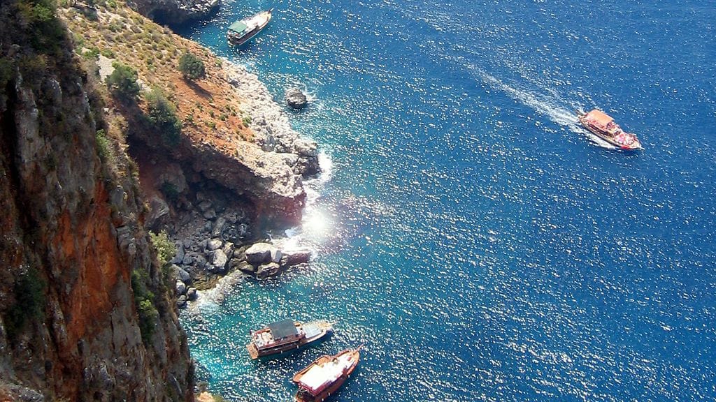 Turisteja risteilyllä Turkin Alanyassa. Kuvituskuvaa.