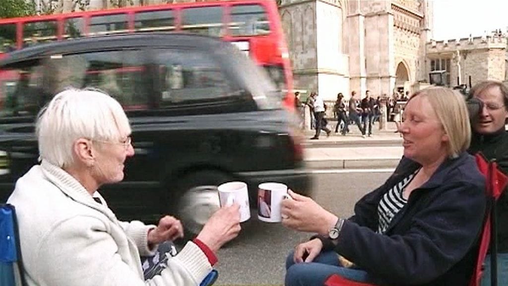 Kippis - kuninkaallisia häitä odotellessa.