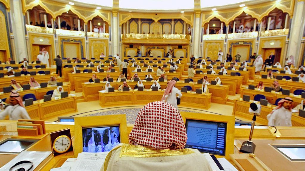 Saudi-Arabian neuvoa-antava shura-neuvosto koolla. Kuva vuodelta 2005.