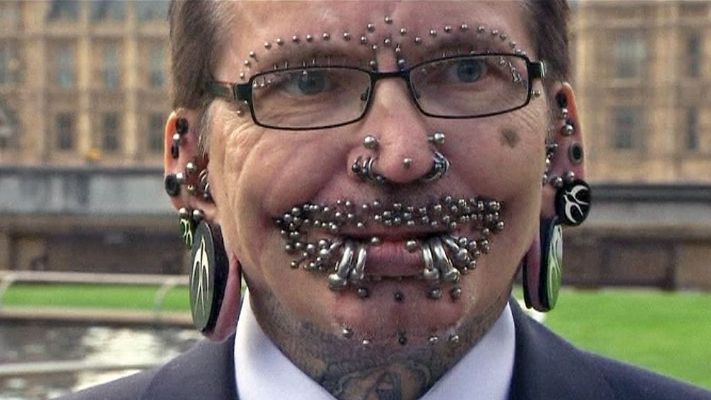 Saksalainen Rolf Buhhol on maailman lävistetyin mies.