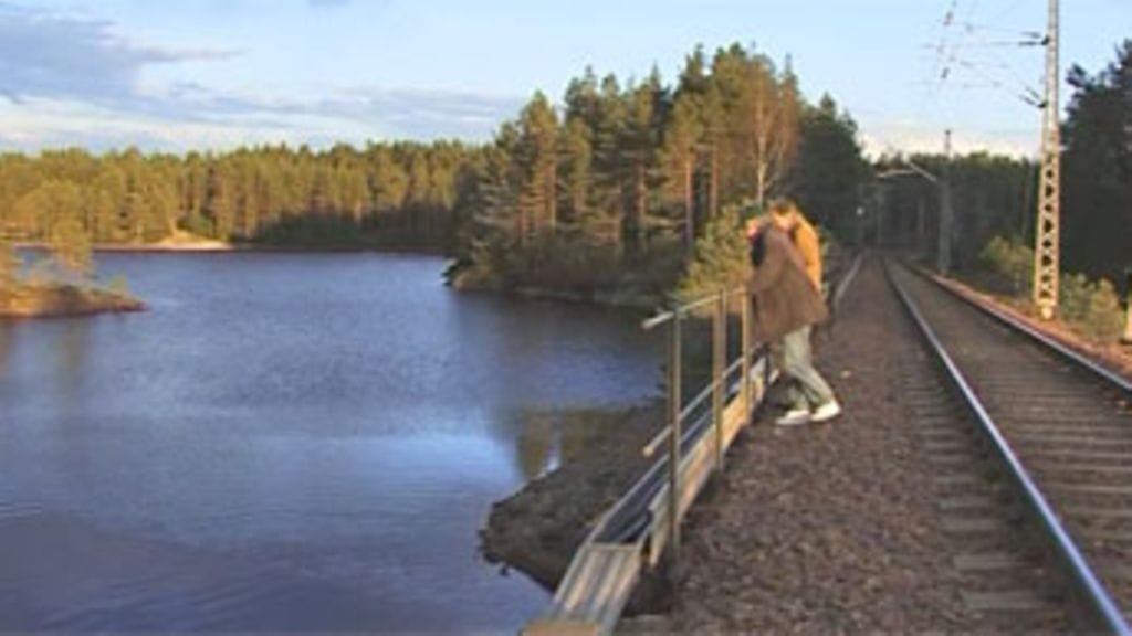 Voss-vesi nostetaan tämän rautatien lähellä sijaitsevasta vedenottamosta, väittää Norjan TV2..