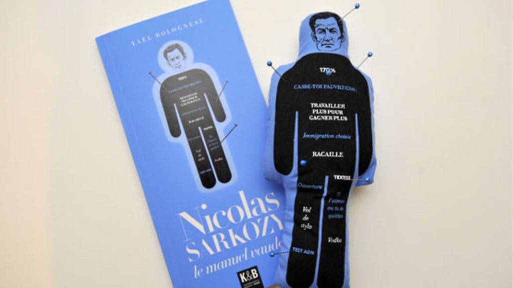 Ranskan presidentti Nicolas Sarkozysta tehty voodoo-nukke.