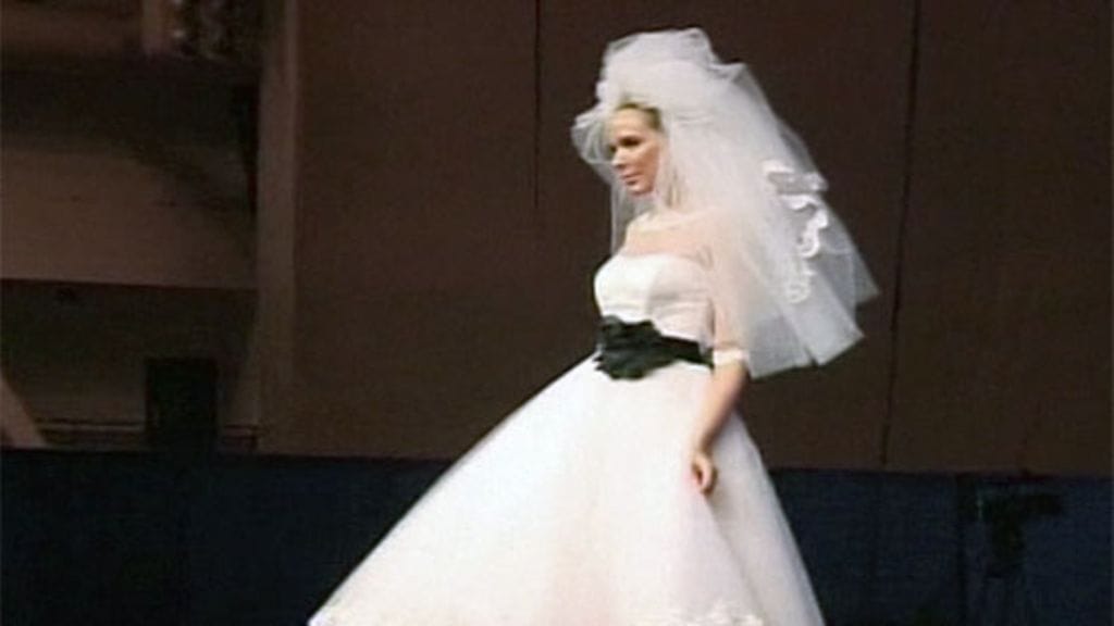 Morsiamet pukeutuvat taas 1950-luvun tylliunelmiin. Kuva: AP