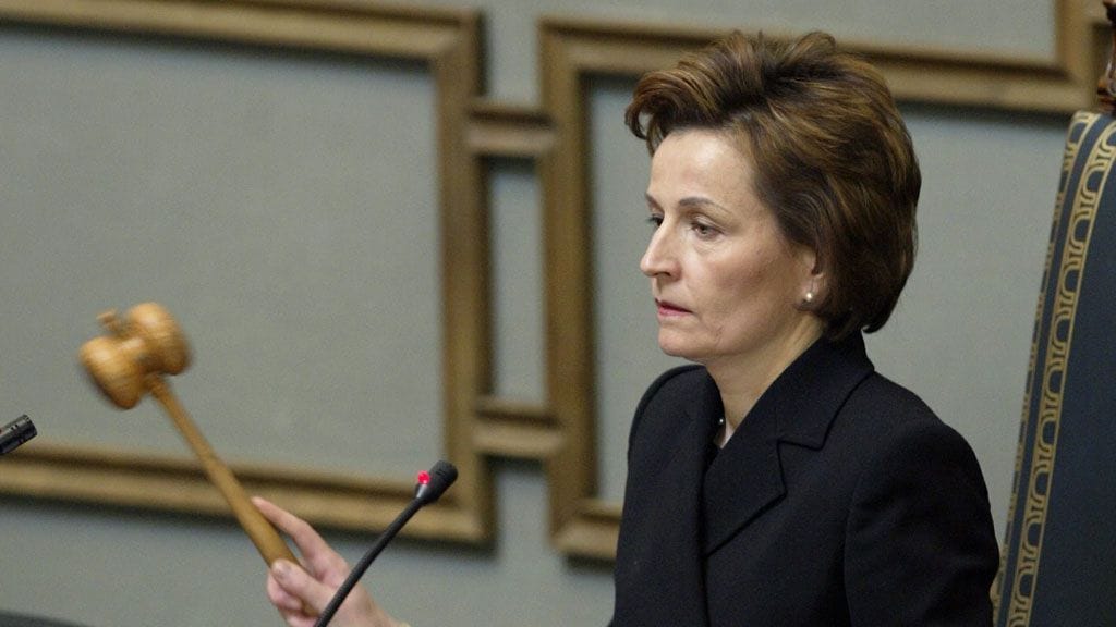 Eduskunnan puhemies Anneli Jäätteenmäki toteaa, että Suomen seuraava pääministeri on kansanedustaja, varatuomari Anneli Jäätteenmäki.
