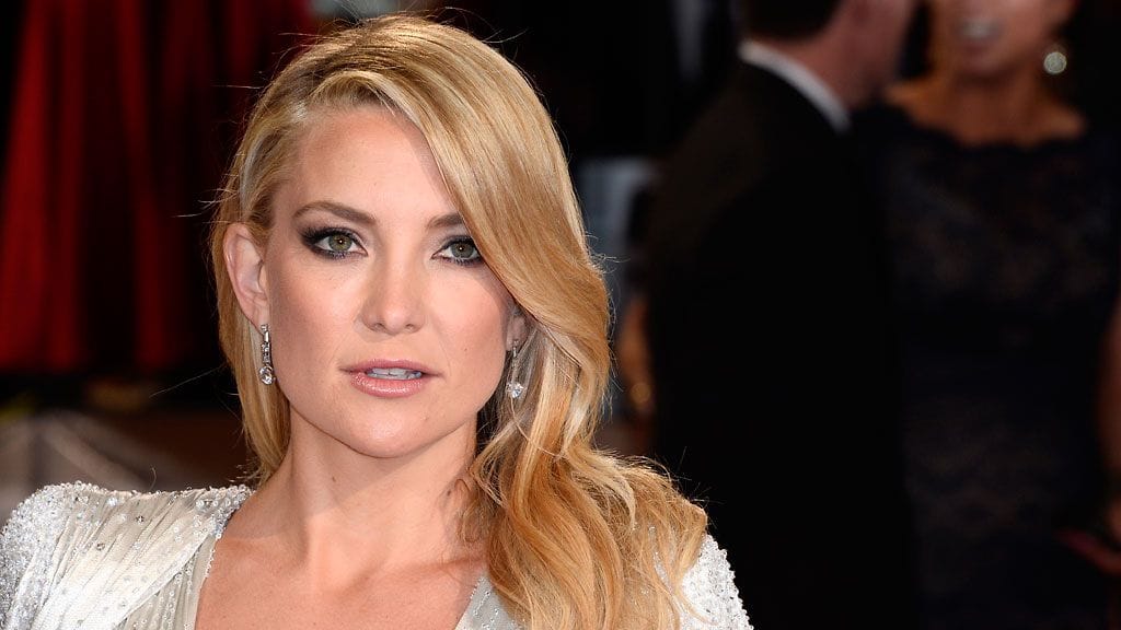 Näyttelijä Kate Hudsonin rohkea Oscar-asu oli nappivalinta: samaan aikaan viaton sekä seksikäs.