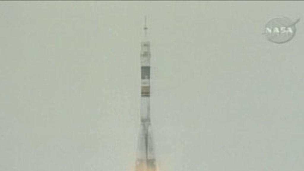 Avaruusturisti lähti toistamiseen kohti Kansainvälistä avaruusasemaa 26.3.2009 (AP)