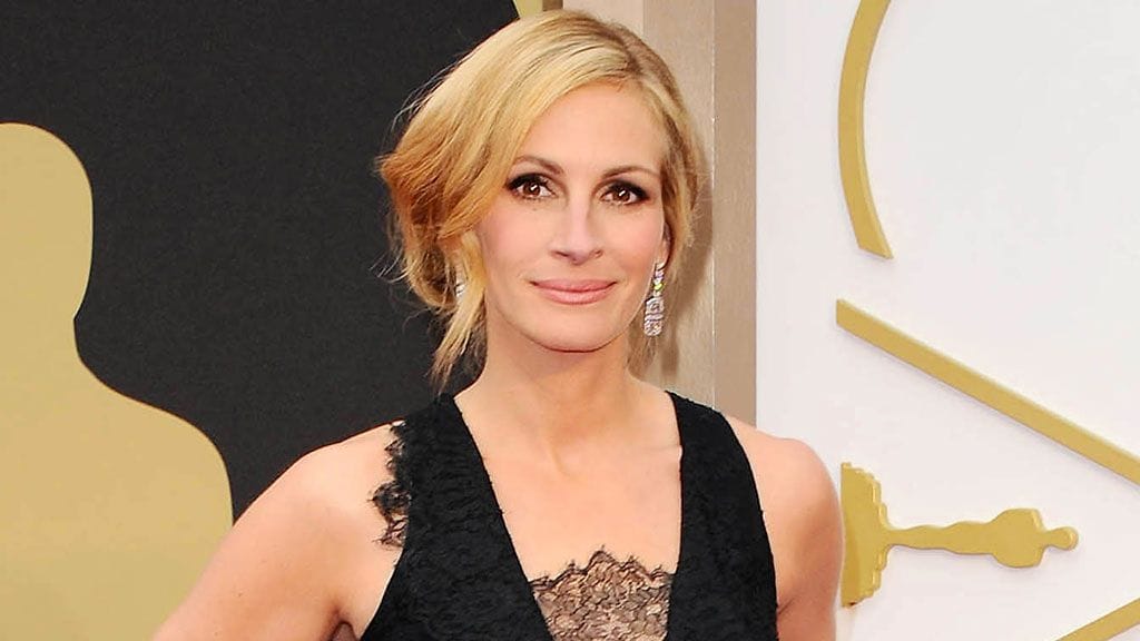 Julia Roberts verhoutui mustaan pitsiin Oscar-gaalassa.
