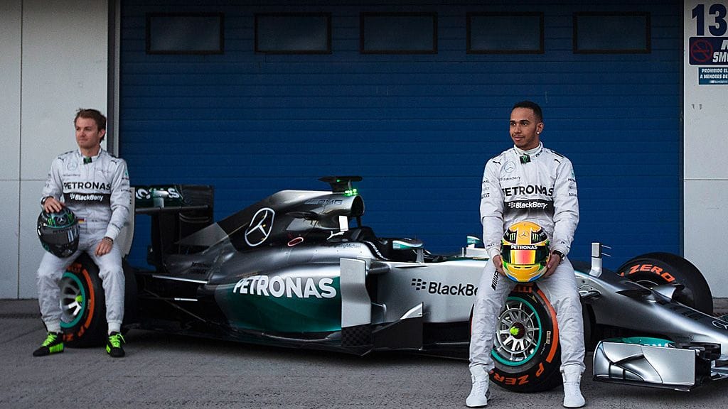 Nico Rosberg ja Lewis Hamilton ovat F1-kauden ennakkosuosikkeja