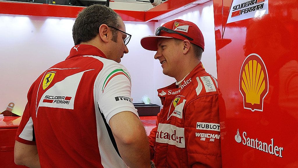 Stefano Domenicali (vas.) ja Kimi Räikkönen tekivät monta kautta yhdessä töitä Ferrarilla.