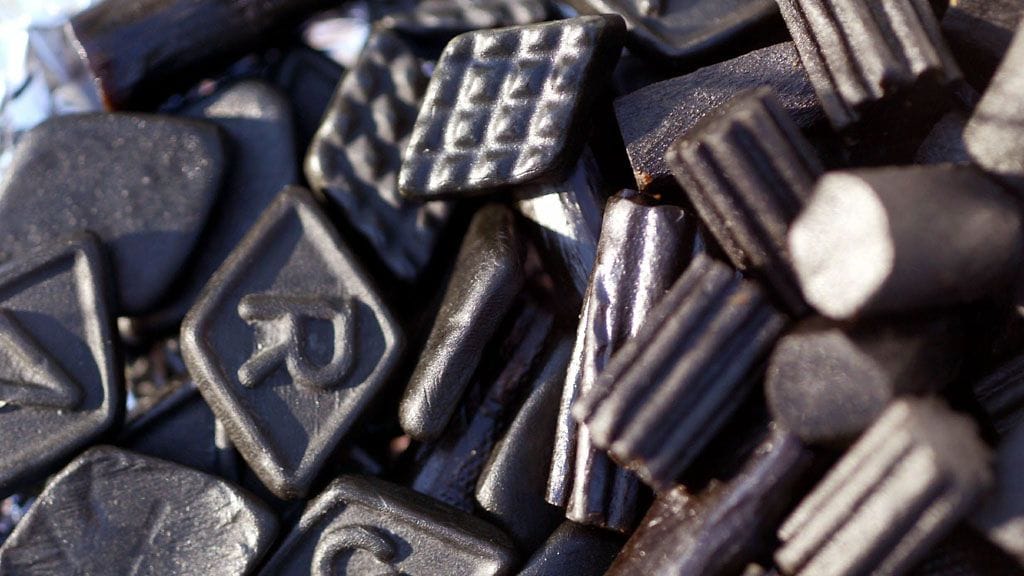 Salmiakki voi sisältää yllättävän suuren määrän suolaa ja sokeria.