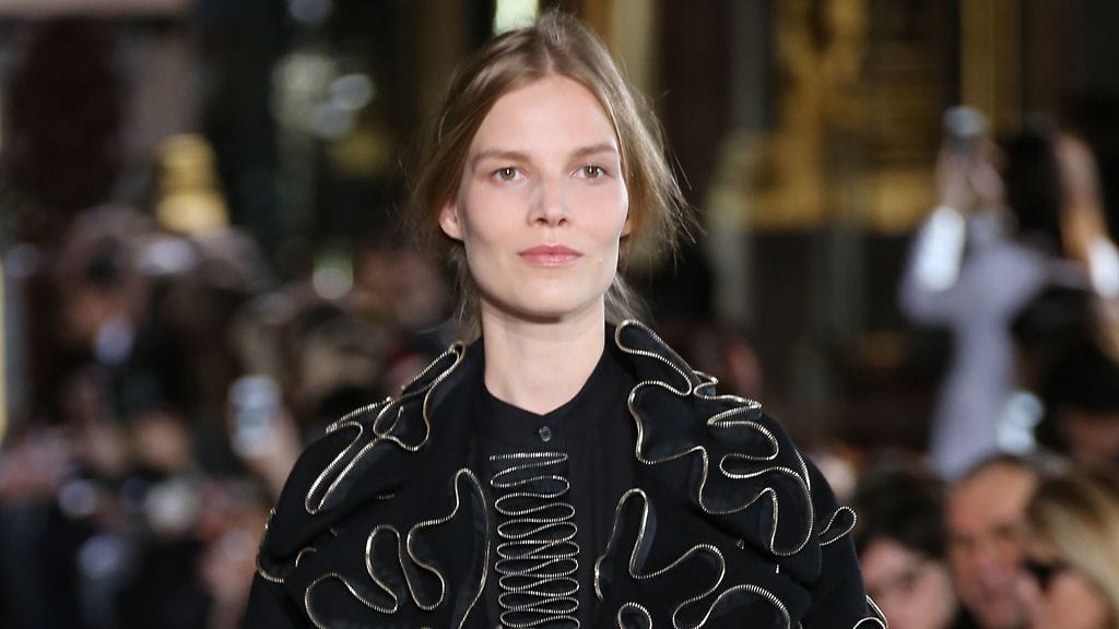 Suvi Koponen Pariisin muotiviikoilla.