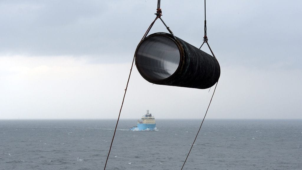 Kaasuputkia Castoro Sei-aluksella Suomenlahdella torstaina 23. kesäkuuta 2011.