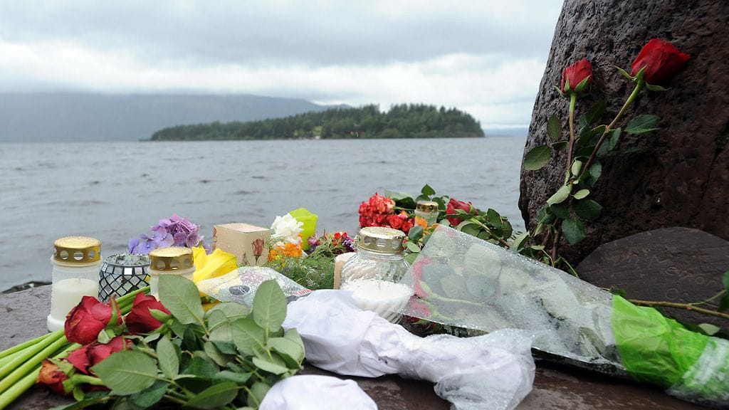 Norjalaiset ovat surreet Oslon pommi-iskua ja Utöyan joukkosurmaa.