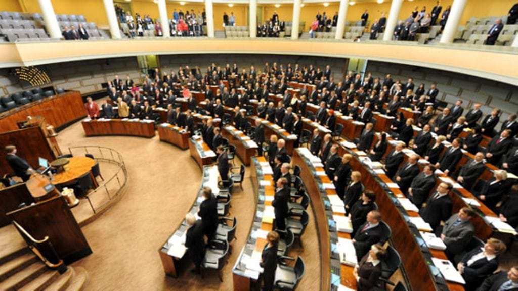 Japanin tsunamin uhreja kunniotettiin hiljaisella hetkellä 15.3. 2011.