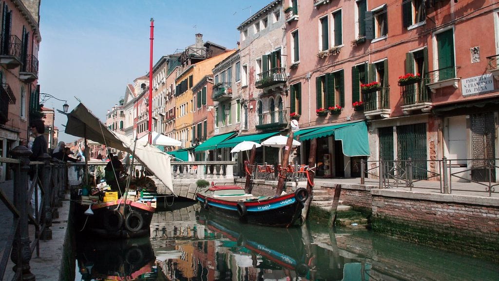 Venetsia on suosittu turistikohde, mutta kaupungissa asuu enää ainoastaan 50 000 ihmistä.