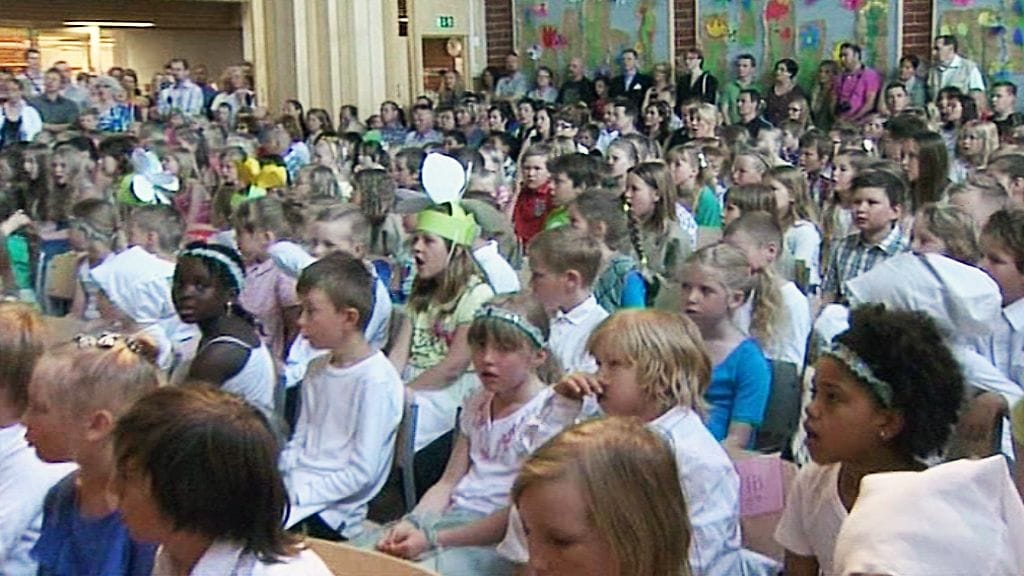 Suvivirsi lauletaan perinteisesti kevätjuhlissa.