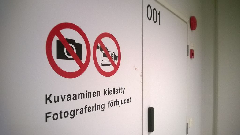 Helsingin käräjäoikeudesta kuitenkin arvioidaan, että joukkoraiskausjuttua käsitellään turvasalissa lähinnä logistisista syistä.