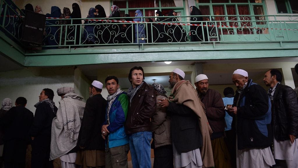 Afganistanissa toimii syvään juurtunut perinne, jossa vanhemmat miehet ovat seksisuhteessa teini-ikäisten poikien kanssa. Kuvituskuva.