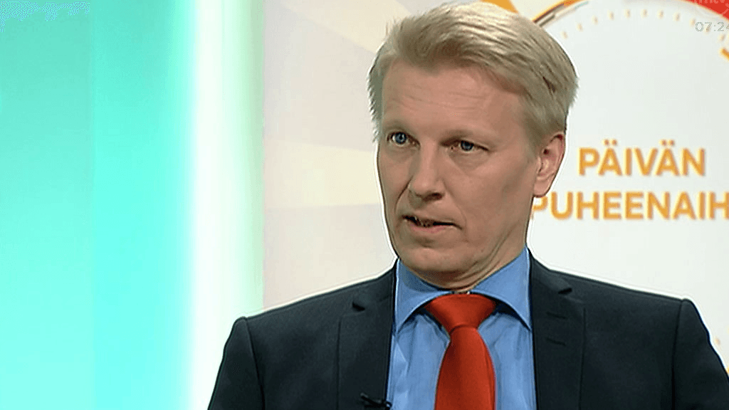 Keskustan eduskuntaryhmän johtaja Kimmo Tiilikainen kritisoi eilistä minihallitusneuvottelujen tulosta.