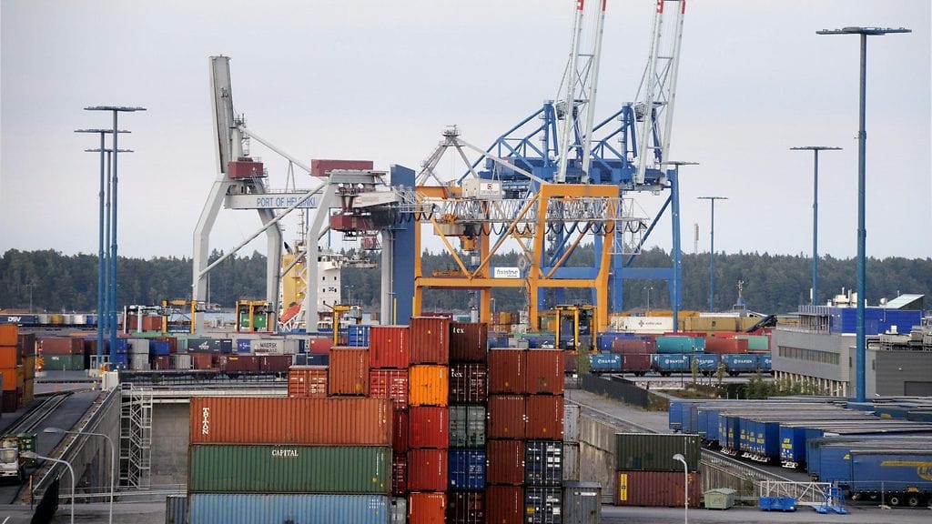 Arkistokuva. Tavarakontteja Vuosaaren satamassa Helsingissä.