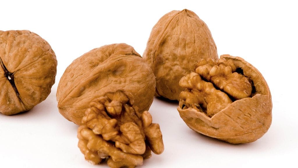 Omega-3- ja omega-6-rasvahappoja saa esimerkiksi saksanpähkinöistä.