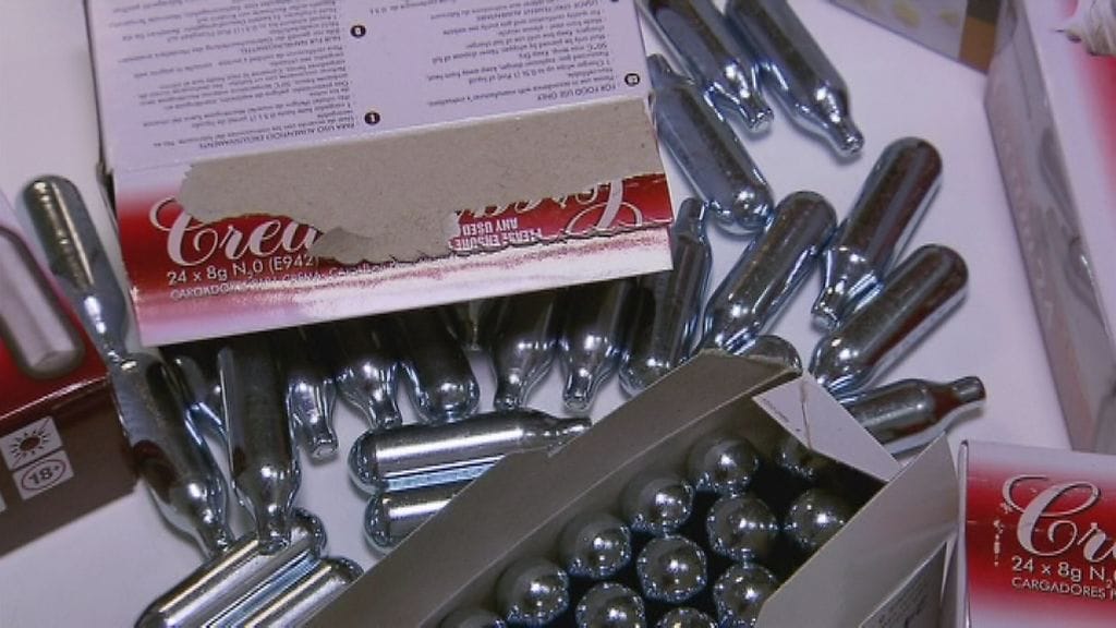 Kuvituskuva ilokaasukapseleista.