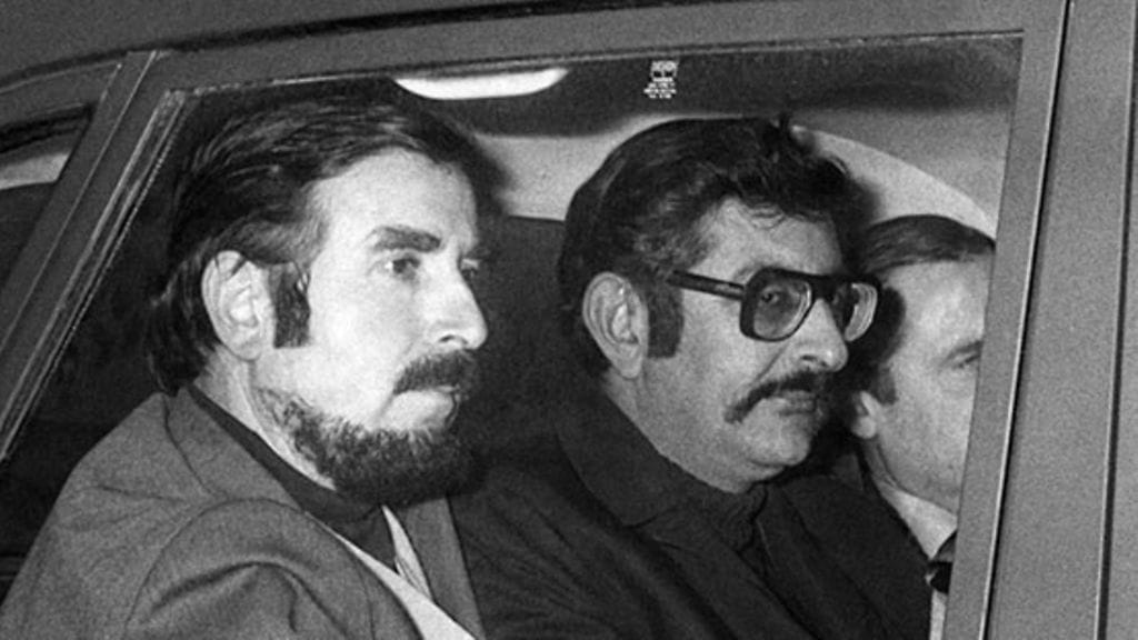 Münchenin verilöylyn suunnittelija Abu Daoud (keskellä). Kuva otettu 11. tammikuuta 1977 (EPA)