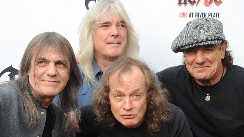 AC/DC. Malcolm Young kuvassa vasemmassa reunassa.